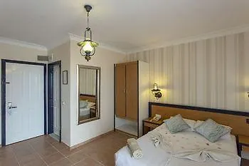 Moonflower Aparts & Apartmanhotel 4*