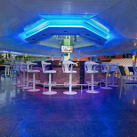 Moonflower Aparts & 4*